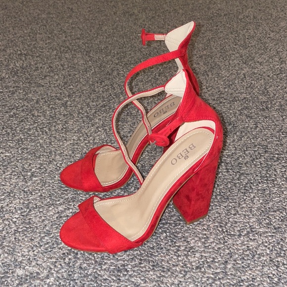 Red heels - Picture 2 of 5